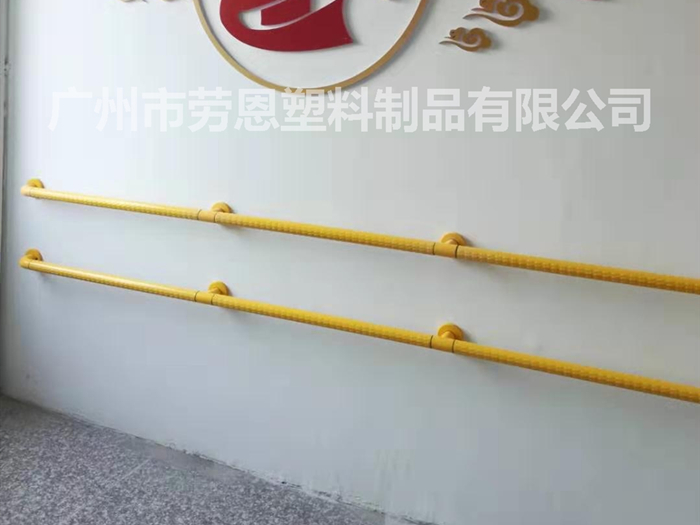 發(fā)展智慧社區(qū)養(yǎng)老，老人扶手等養(yǎng)老設(shè)施建設(shè)仍需完善